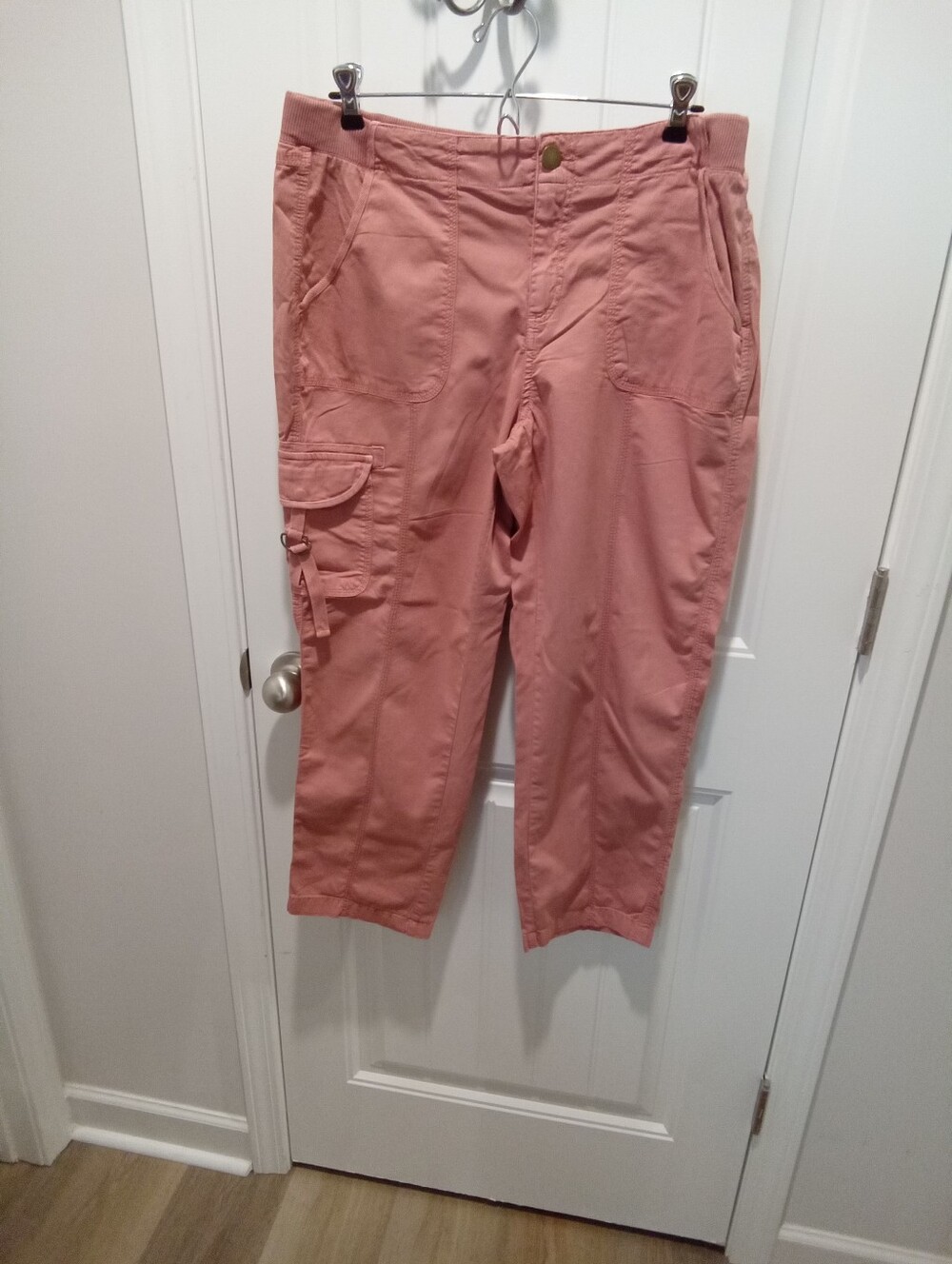 New Directions Size 10 Cargo Capris 25" Inseam ribbed waistband in muted rose
